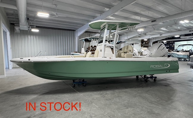 2027 Robalo 246 Cayman Island Green